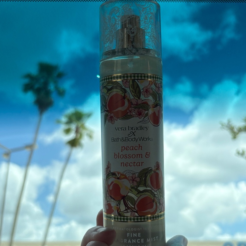 Vera Bradley x Bath and Body Works Peach Blossom Nectar Body Spray - Picture 4 of 13